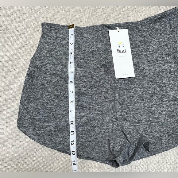 Feat Women's Flow/Tech Roam 2" Shorts Heather Gray Size Small - Picture 8 of 11
